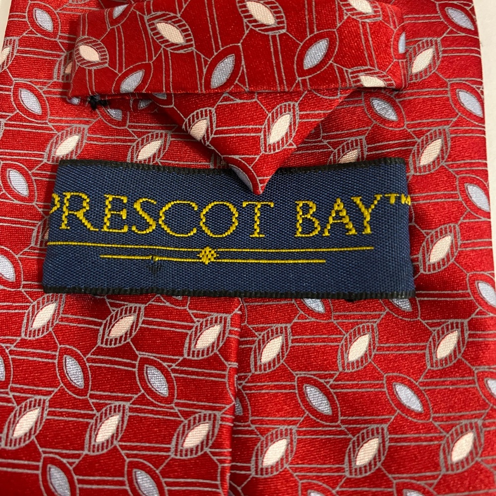 Red Silk Geometric Patterned Tie - Picture 6 of 6